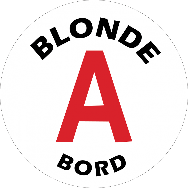 Conducteur blonde A bord